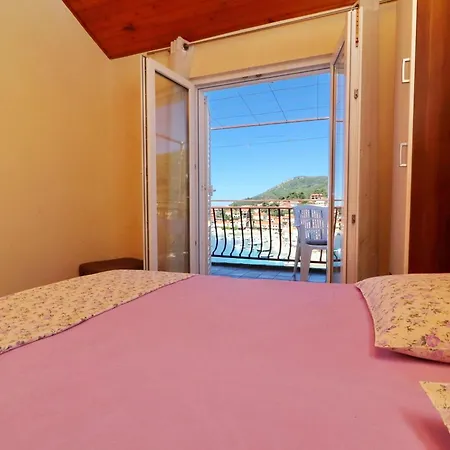 Peselj-studio With Balcony And Sea View 1 아파트