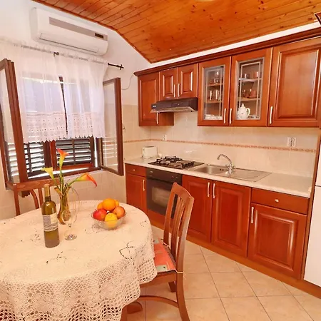 아파트 Peselj-studio With Balcony And Sea View 1